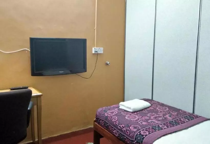 Hotelli Spot On 89788 Musafir Transit