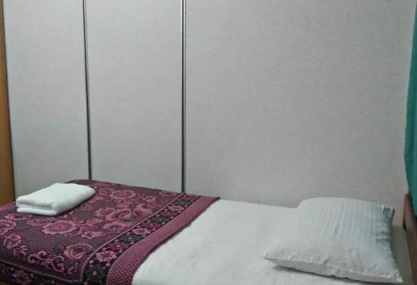 Hotelli Spot On 89788 Musafir Transit