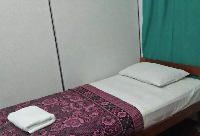 Hotelli Spot On 89788 Musafir Transit