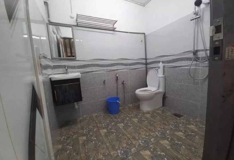 Hotelli Spot On 89788 Musafir Transit