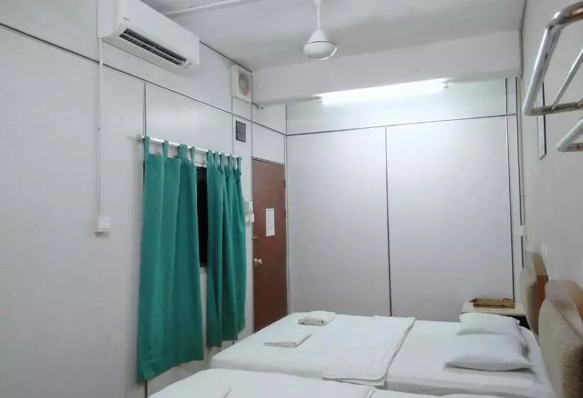 Hotelli Spot On 89788 Musafir Transit