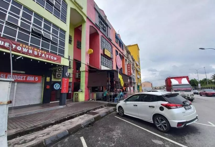 Hotelli Spot On 89788 Musafir Transit