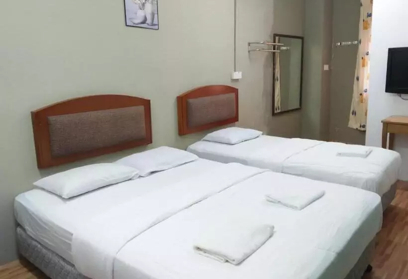 Hotelli Spot On 89788 Musafir Transit