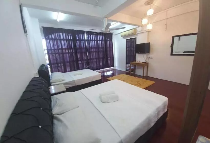 Hotelli Spot On 89788 Musafir Transit