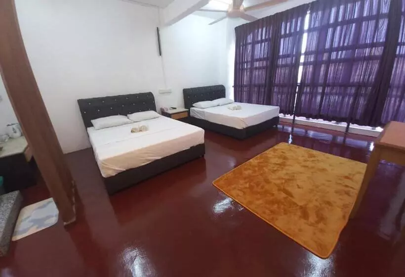 Hotelli Spot On 89788 Musafir Transit