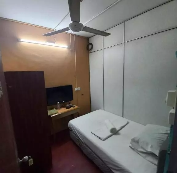 Hotelli Spot On 89788 Musafir Transit