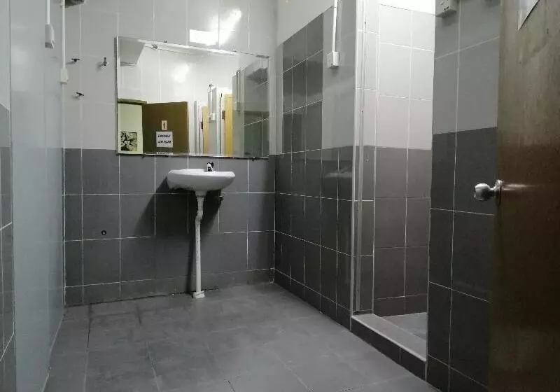 Hotelli Spot On 89788 Musafir Transit