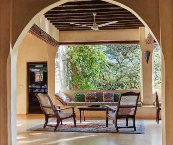 هاستل Banana House And Wellness Centre