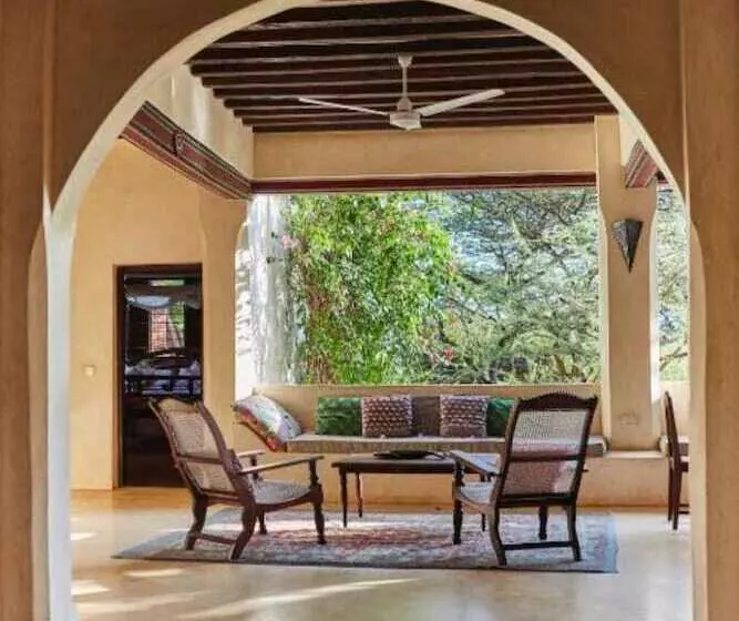 هاستل Banana House And Wellness Centre