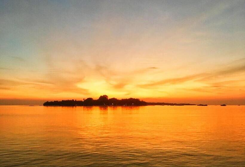 هتل Rasdhoo Wave Blue