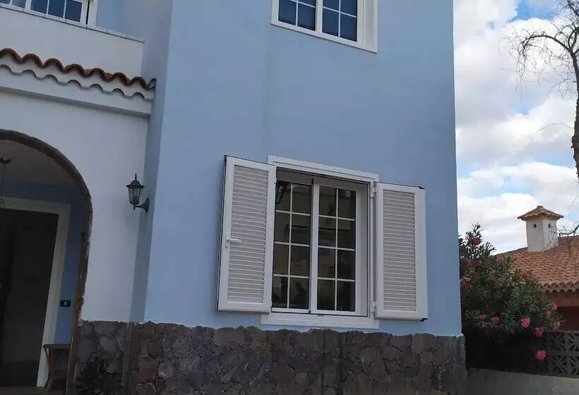 ペンション The Blue House