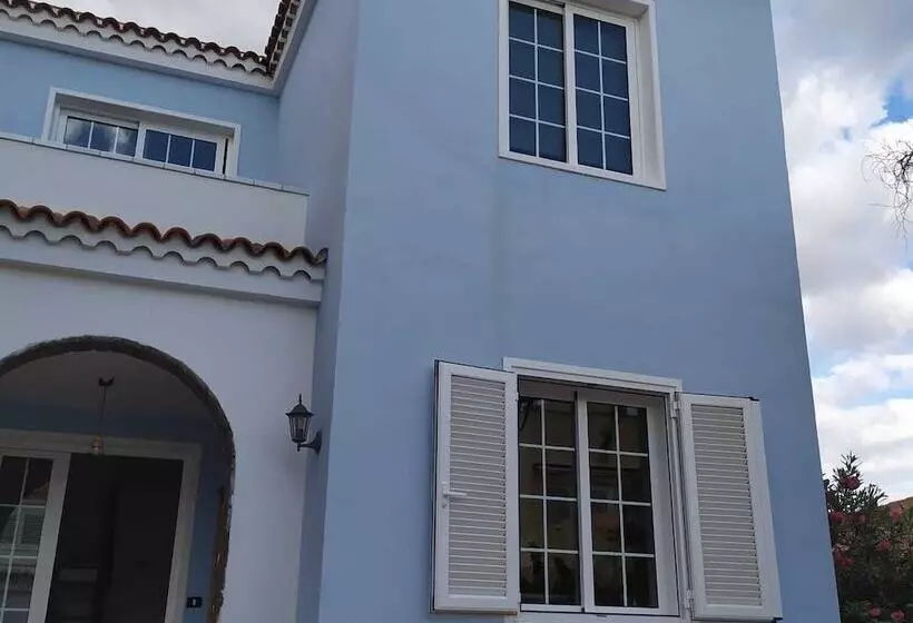 ペンション The Blue House