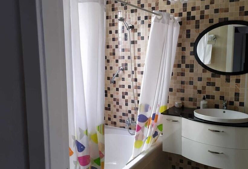 پانسیون The Blue House