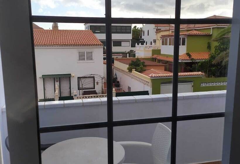 پانسیون The Blue House