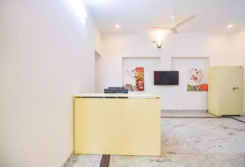 هتل Oyo 68880 Arudhra Inn