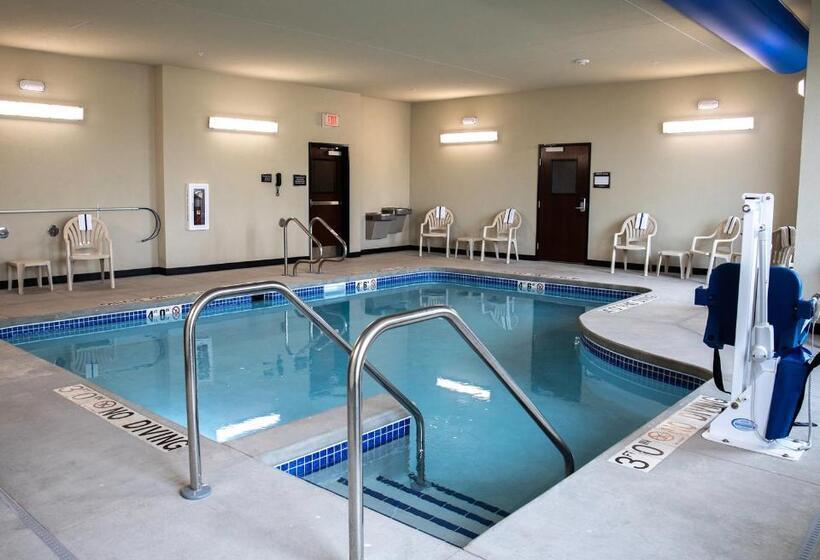 Cobblestone Hotel & Suites   Two Rivers