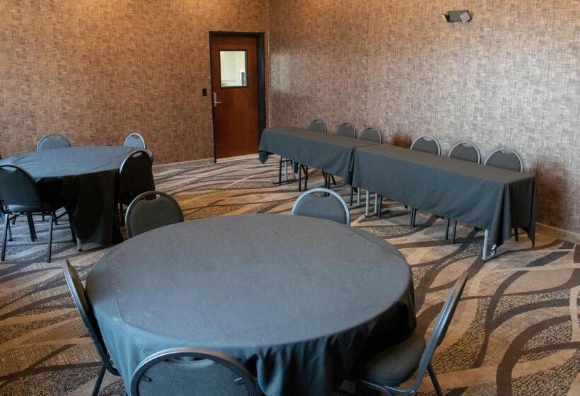 Cobblestone Hotel & Suites   Two Rivers