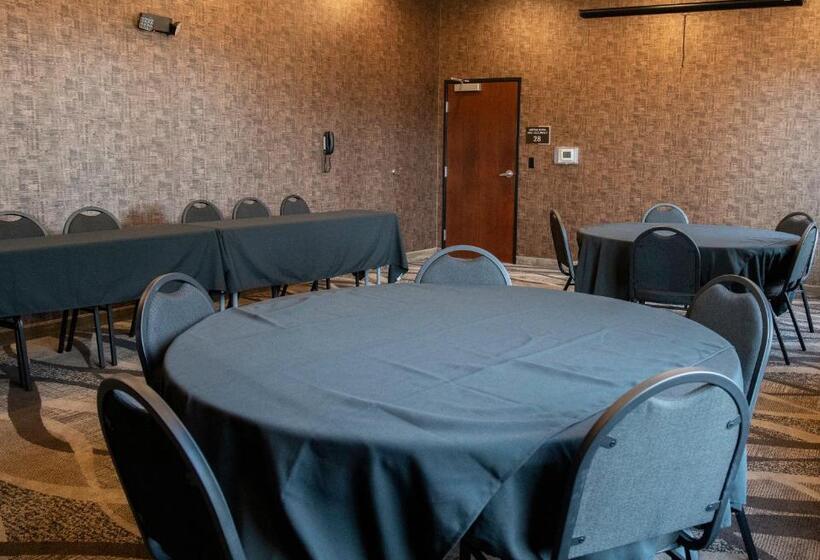 Cobblestone Hotel & Suites   Two Rivers