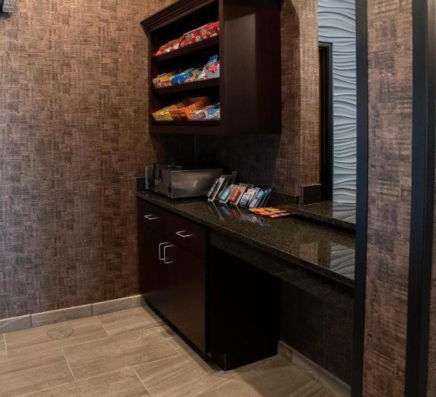 Cobblestone Hotel & Suites   Two Rivers