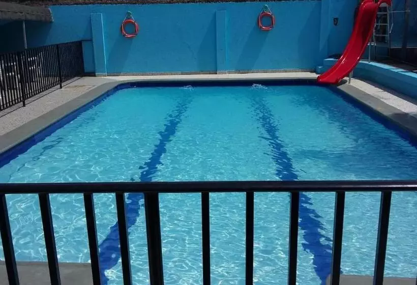 Majatalo Piscina Sol Azul