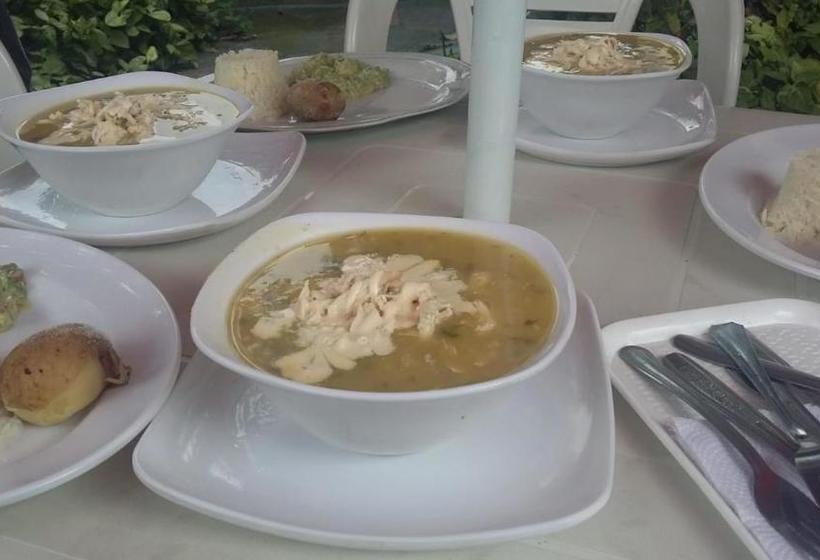 Majatalo Piscina Sol Azul