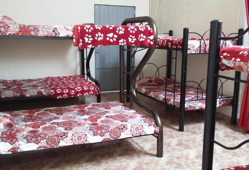 Majatalo Piscina Sol Azul