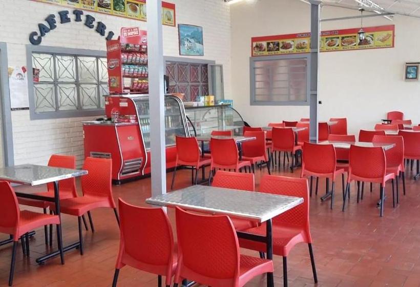 Majatalo Piscina Sol Azul