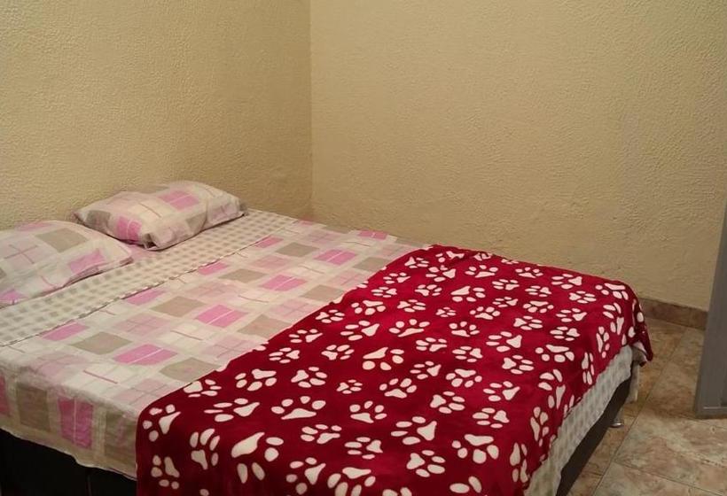 Majatalo Piscina Sol Azul