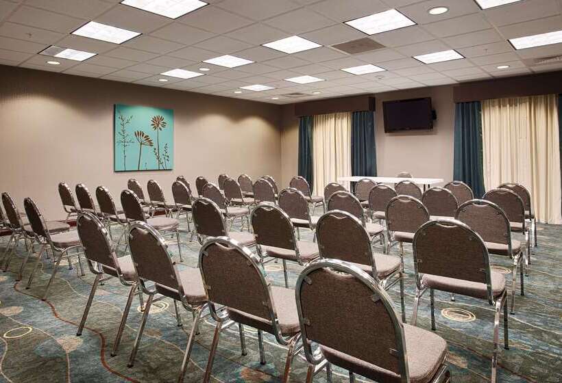 호텔 Best Western Plus Chain Of Lakes Inn & Suites