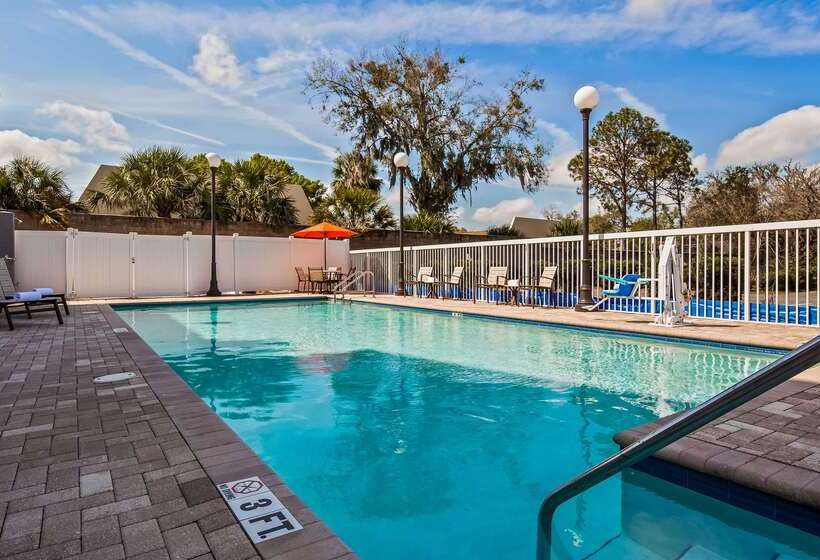 호텔 Best Western Plus Chain Of Lakes Inn & Suites