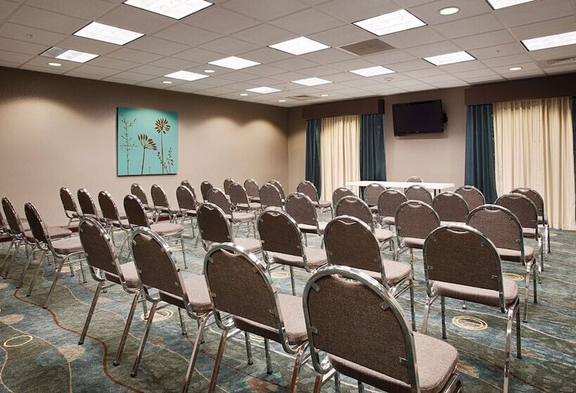 호텔 Best Western Plus Chain Of Lakes Inn & Suites