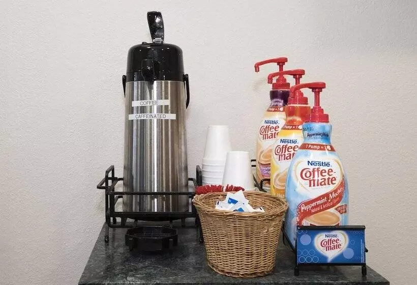 فندق Red Roof Inn Plus+ & Suites Opelika