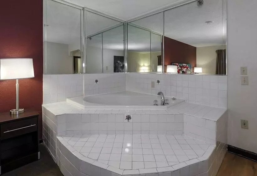 فندق Red Roof Inn Plus+ & Suites Opelika