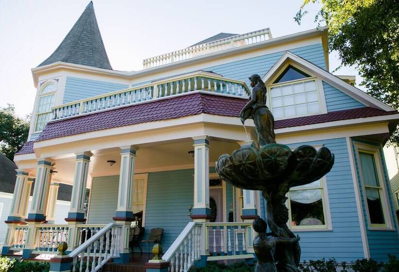 בית מלון כפרי Sara's Inn On The Boulevard