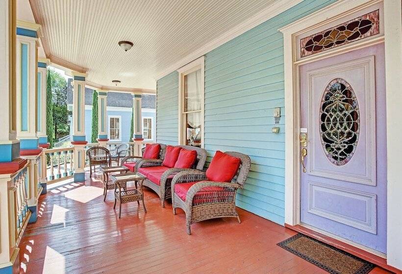 בית מלון כפרי Sara's Inn On The Boulevard