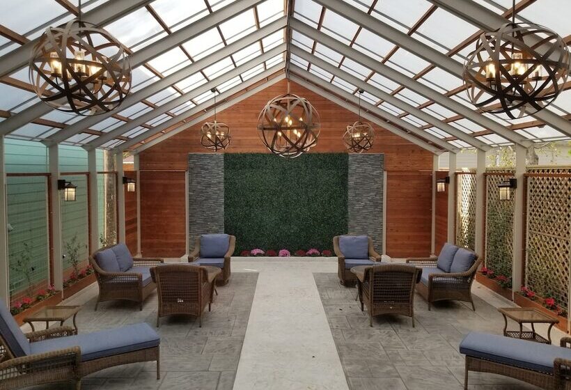 בית מלון כפרי Sara's Inn On The Boulevard