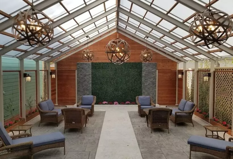 فندق Sara's Inn On The Boulevard