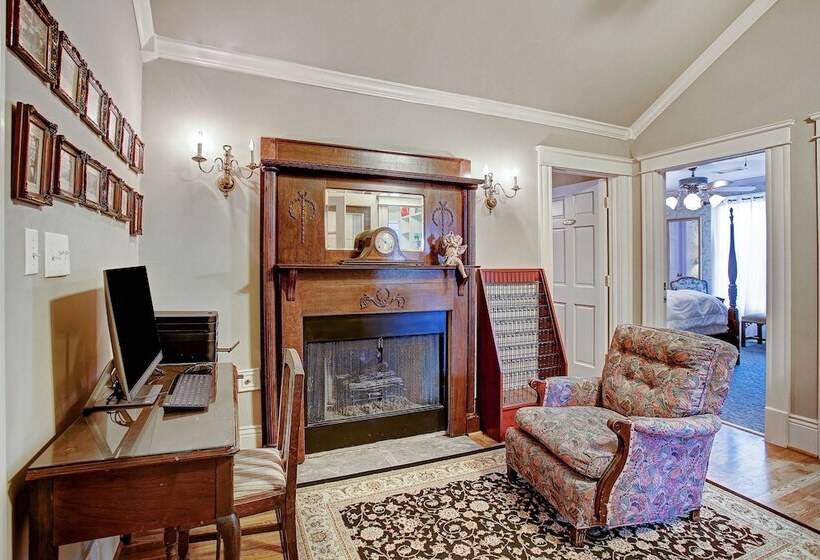 בית מלון כפרי Sara's Inn On The Boulevard