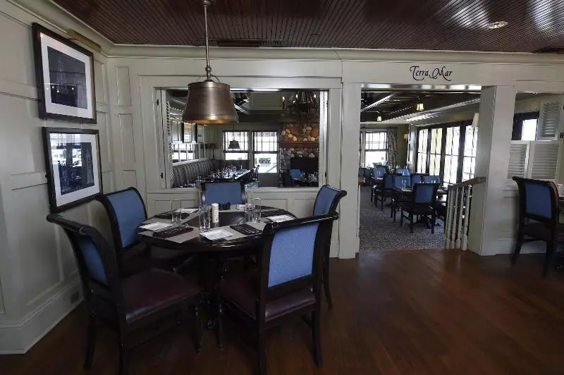 Отель Saybrook Point Resort & Marina