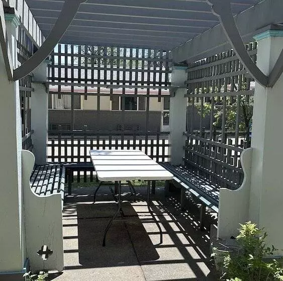 酒店 The Shelby Inn