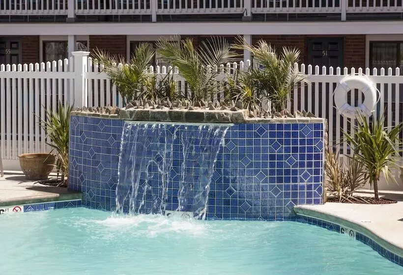 Sands By The Sea Motel