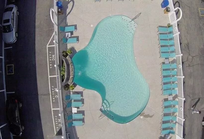 Sands By The Sea Motel