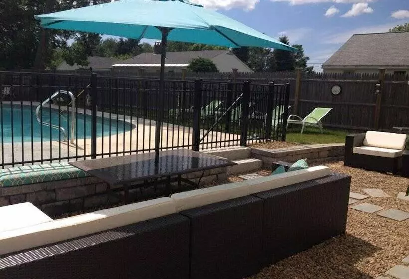 Sands By The Sea Motel