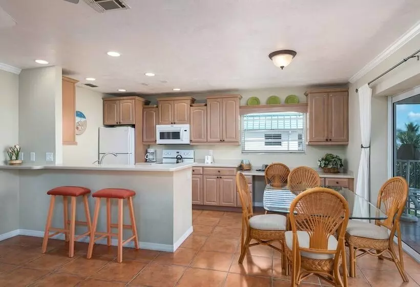 Sanibel Arms West Condominiums