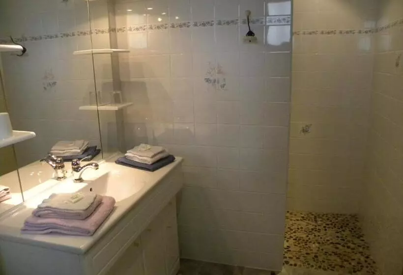 ベッドアンドブレックファースト Auberge Les Volpilières