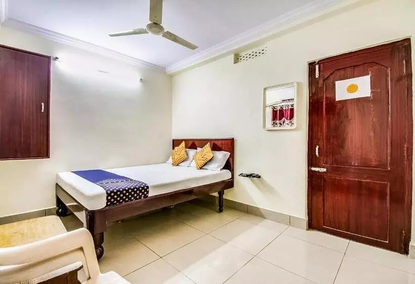 ホテル Spot On Sri Surya Lodge