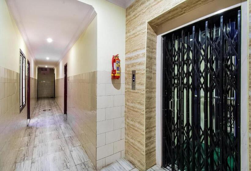 בית מלון כפרי Spot On Sri Surya Lodge