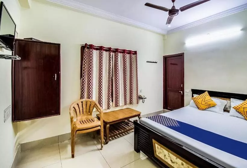 ホテル Spot On Sri Surya Lodge