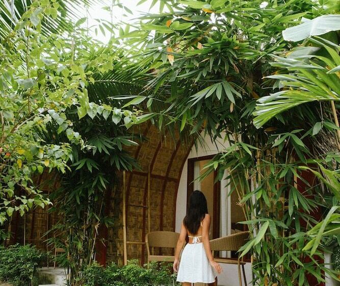 هتل Tropical Temple Siargao Resort