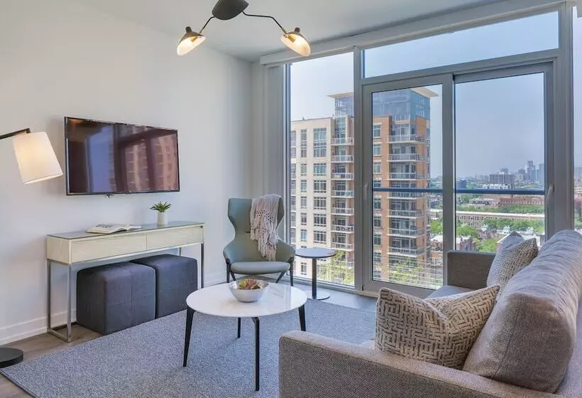 Level Chicago  Old Town